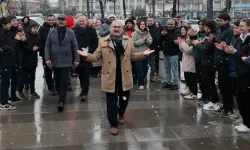 İnegöl'de Orhan Erdoğan Emekli Oldu! Öğrenciler Veda Koridoru İle Uğurladı...