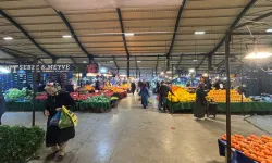 İnegöl'de Pazarın En Ucuzu Soğan Oldu! Kilosu 10 TL'den Alıcı Buldu...