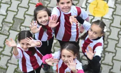 İnegölspor’un sosyal projesiyle 98 öğrencinin daha yüzü güldü