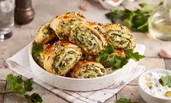 Çıtır Çıtır Ispanaklı Börek Nasıl Yapılır, Evde Kolayca Lezzetli Sonuç Almak Mümkün Mü? İşte Tarifi