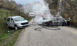 Kastamonu’da hafif ticari araç ile otomobil çarpıştı! 2 yaralı