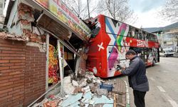 Okul Önünde Korku Dolu Anlar! Tur Otobüsü Manava Girdi