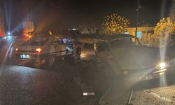 Otomobiller çarpıştı! 1 ölü, 2 yaralı