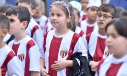 İnegöl Dipsizgöl’de 94 öğrenci İnegölspor formasıyla güldü