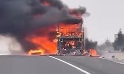 Seyir halindeki yolcu dolu otobüs alev alev yandı