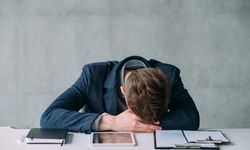 Sürmenaj Nedir? Aşk, İş, Eğitim ve Kişisel Hayatta Aşırı Yorgunluk Nedenleri ve Etkileri