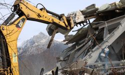 Uludağ’ın güzelliklerini mahveden yapılar yerle bir edildi