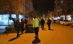 İnegöl’de motosiklet otomobile çarptı: 1 yaralı