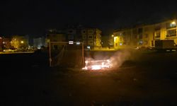 İnegöl’de Gençler Eski Koltukları Ateşe Verdi