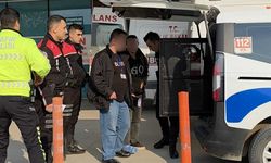 İnegöl’de marketten sadaka kutusu çalan 2 kişi yakalandı