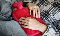 Ağrı Kesici Diye Kullanılıyor Ama Tehlikesi Büyük! Sıcak Su Torbasının Pek Bilinmeyen Zararları Neler?