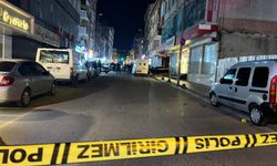 Küçükçekmece’de sokak ortasında silahlı saldırı! 2 ölü, 1 yaralı