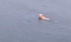 Bursa’da dondurucu soğuğa aldırış etmedi! Termometreler eksiyi gösterirken denize girdi