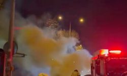 Bursa Merinos Kavşağı'nda korkutan yangın! Otomobil alevlere teslim oldu