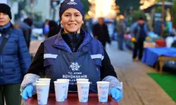 Büyükşehir'den Pazarlarda Sıcak İkram Desteği