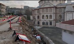 Bursa'da çöken duvar yolu da camiyi de kapattı!