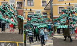 Bursa'da karne günü renkli görüntüler: Okulda coşku tavan yaptı!