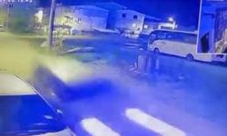 Bursa'da park halindeki otomobile çarpıp kaçtı!