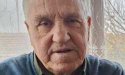 El frenini çekmediği traktörün altında kalan sürücü hayatını kaybetti