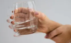 Ellerde Titreme Neden Başlar? Neden Titreriz?