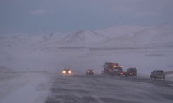 Erzurum-Artvin karayolunda tipi etkili oldu, 6 araç kaza yaptı