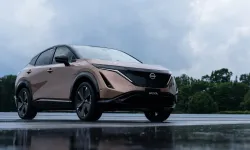 Güneşle Şarj Olan Otomobil Dönemi Başlıyor! Nissan, Güneş Enerjili Ariya İle Günlük Ücretsiz Menzil Sunuyor mu?