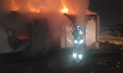 Hatay'da konteyner alevlere teslim oldu