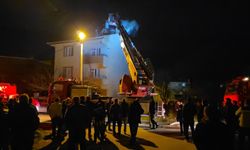 İnegöl’de 3 Katlı Binanın Çatı Katında Yangın Çıktı