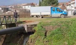 İnegöl'de Ana Su Borusu Patladı: Tonlarca Su Dereye Aktı