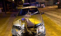 İnegöl’de Direğe Çarpan Otomobilde 1 Kişi Yaralandı!