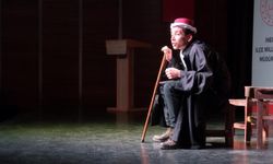 İnegöl’de genç meddahlar sahnenin tozunu atılar!