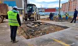 İnegöl'de İtfaiye Önündeki Bozuk Yol Onarıldı