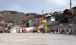 İnegöl'de Kırsal Kalkınma Hamlesi: Sarıpınar Mahallesi Yeni Meydanına Kavuştu