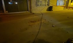 İnegöl'de Lodos Nedeniyle Çatıdan Düşen Molozlar Yolu Kapattı