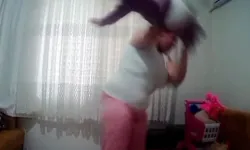 Kan Donduran Görüntüler! 1 Yaşındaki Bebeğe Anne Şiddeti