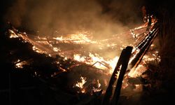 Kastamonu’da çıkan yangında 3 ev zarar gördü, 2 samanlık yandı