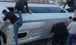 Kontrolden çıkan işçi servisi şarampole devrildi! 10 yaralı