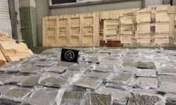 Kontrplaklar arasına gizlenen 700 kilo esrar sınırda ele geçirildi