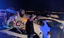 Mardin’de Otomobil ile Hafif Ticari Araç Çarpıştı! 5 Yaralı