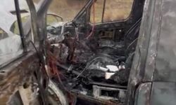 Osmaniye'de tarım işçilerini taşıyan minibüs yandı