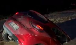 Bursa'da otomobil bataklığa saplandı, sürücü son anda kurtuldu