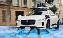 Otonom Sürüşte Tarihi Adım! Tesla Direksiyon Başına Kimseyi Oturtmadan Ücretli Robotaksi Seferlerini Başlattı