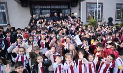 Sultan Su İnegölspor’dan karne gününde çocuklara anlamlı sürpriz