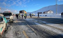 Taksiyle yolcu minibüsü çarpıştı! 16 yaralı