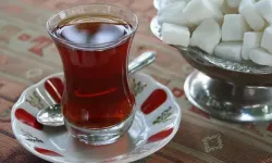 Günün Zeka Sorusu | Lokantada Çay İçerken Bardağınızdan Kıl Çıkarsa