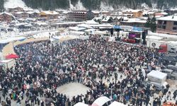 Uzungöl çevresinde binlerce kişilik horonla rekor kırıldı