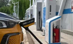 Almanya’dan Elektrikli Otomobillerde 1000 Volt Atağı! Şarj Süreleri Tarih Mi Oluyor?