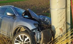 Bursa'da Direğe Çarpan Sürücü Yaralandı