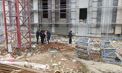 Maaşını Alamadığını Öne Süren Vinç Operatörü Kuleye Çıktı