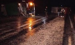 Çanakkale'de itfaiye aracı, yardım için gittiği tıra çarptı! 1'i ağır 2 yaralı